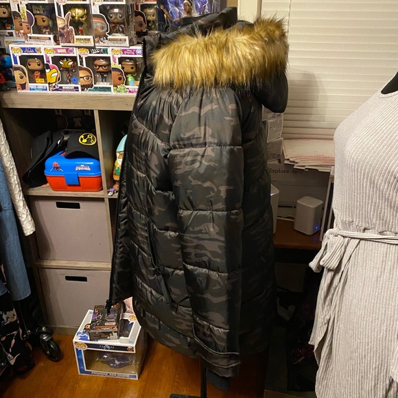 Camouflage hooded parka, size 14/16. - Picture 5 of 11